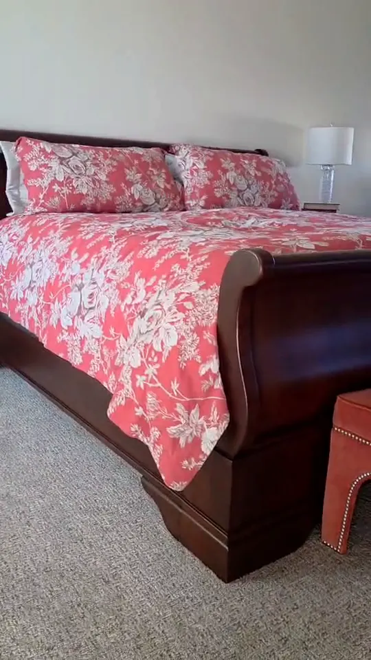 Sleigh bed and upholstered bench - Aspen SW estate sale video